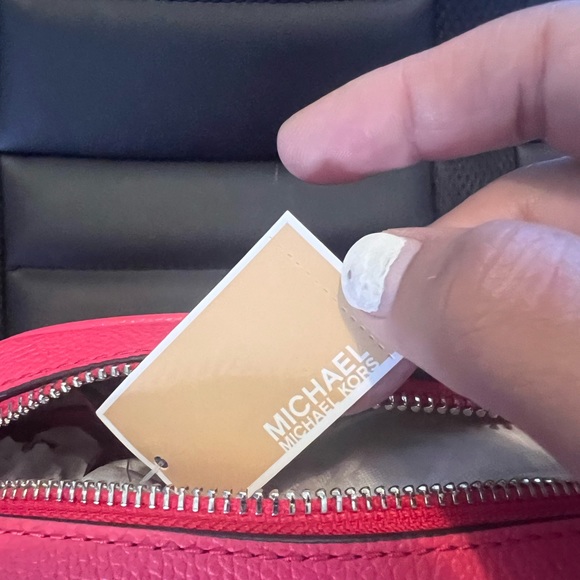 NWT-Michael Kors Jet set with tassel and silver hardware - Picture 4 of 7